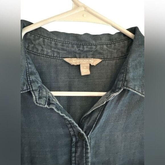 Banana Republic long sleeve button down size small top EUC - Picture 3 of 3